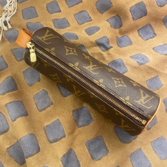 Vintage, LV Louis Vuitton Monogram Tootsie Roll Clutch - PRICED TO SELL QUICKLY - Picture 1 of 10